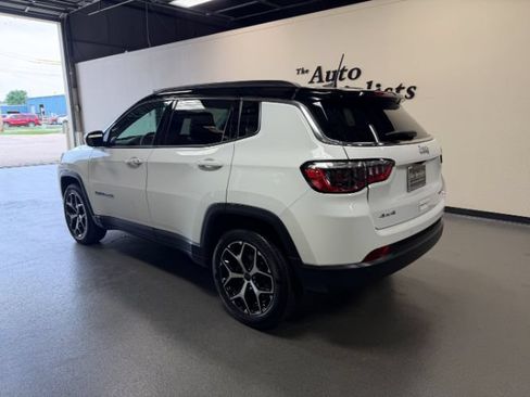 Used 2025 Jeep Compass Limited AWD/4WD image 2
