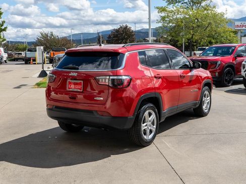 Used 2023 Jeep Compass Latitude w/ Sun and Sound Group AWD/4WD image 7