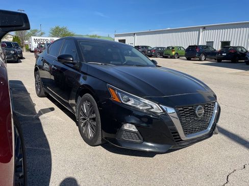 Used 2022 Nissan Altima 2.5 SV w/ SV Premium Package AWD/4WD image 1