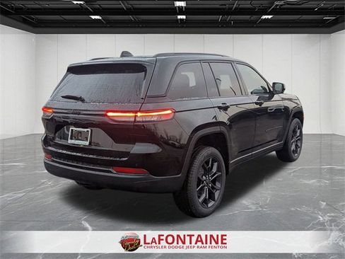 New 2025 Jeep Grand Cherokee Limited image 5