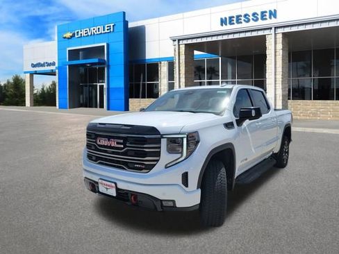 Used 2025 GMC Sierra 1500 AT4 w/ Technology Package AWD/4WD image 3
