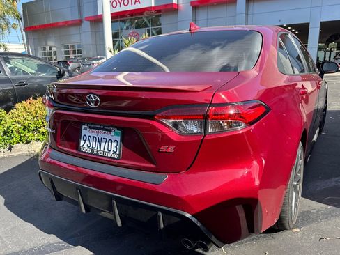 Used 2025 Toyota Corolla SE w/ SE Premium Package FWD image 5