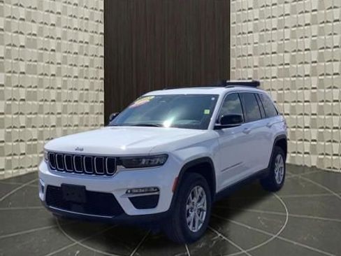 Certified 2023 Jeep Grand Cherokee Limited AWD/4WD image 9