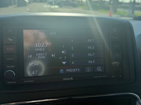Used 2018 Dodge Grand Caravan SE w/ UConnect Hands-Free Group FWD image 19