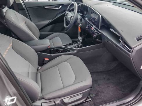 Certified 2025 Kia Niro LX image 15