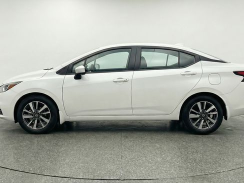 Used 2025 Nissan Versa SV FWD image 5