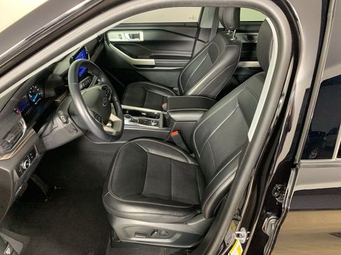 Used 2023 Ford Explorer Limited w/ Equipment Group 301A image 32