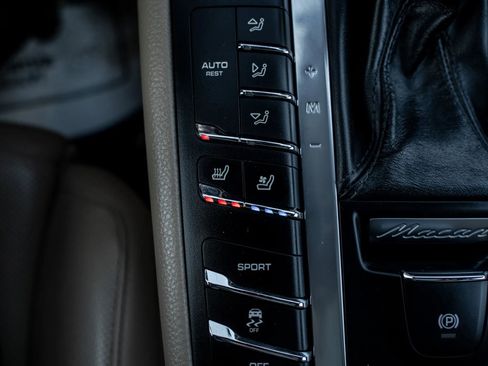 Used 2019 Porsche Macan Sport Edition image 36