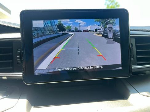 Used 2022 Ford Explorer XLT w/ Equipment Group 202A AWD/4WD image 31
