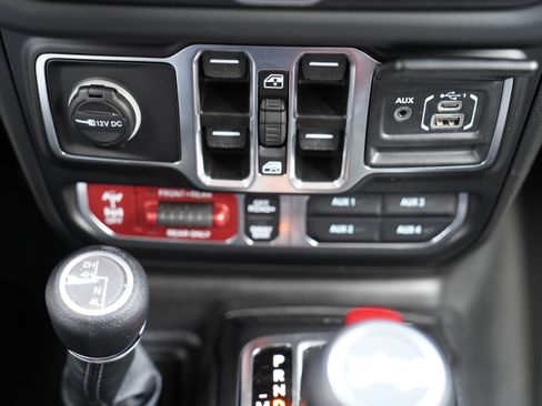 Used 2026 Jeep Wrangler Unlimited Rubicon AWD/4WD image 26