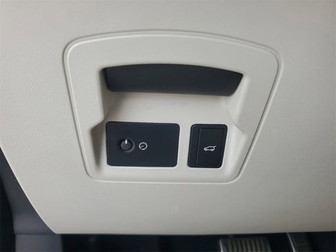 Used 2021 Land Rover Range Rover Velar R-Dynamic S image 25