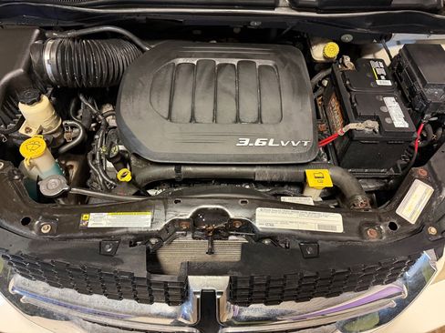 Used 2011 Dodge Grand Caravan Express image 5