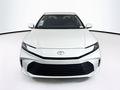 Used 2025 Toyota Camry LE w/ Convenience Package FWD image 9