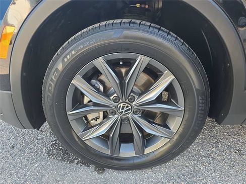 Used 2024 Volkswagen Tiguan SE FWD image 8