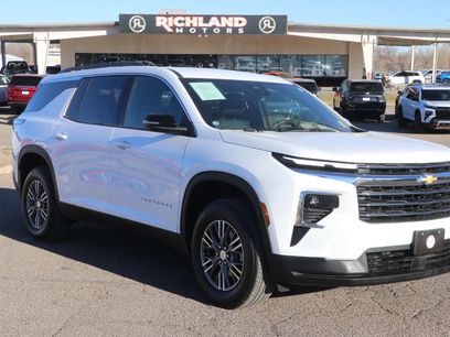 Used 2025 Chevrolet Traverse LT