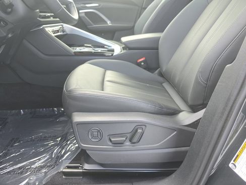 Certified 2025 Audi Q5 Premium w/ Convenience Package AWD/4WD image 21