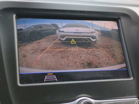 Used 2021 Chevrolet Equinox LT FWD image 18