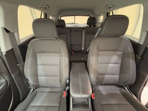 Used 2024 GMC Terrain SLE image 25