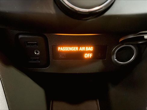 Used 2022 Chevrolet Trax LT w/ LT Convenience Package image 27