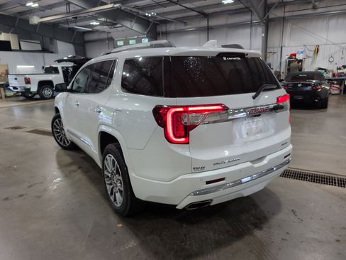 Used 2023 GMC Acadia Denali w/ Denali Technology Package AWD/4WD image 4