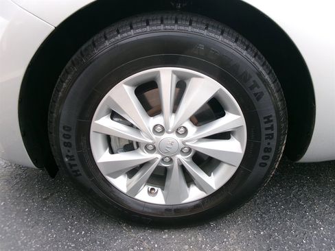 Used 2018 Kia Sedona L image 30