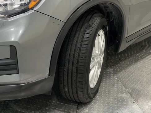 Used 2017 Nissan Rogue SV image 33