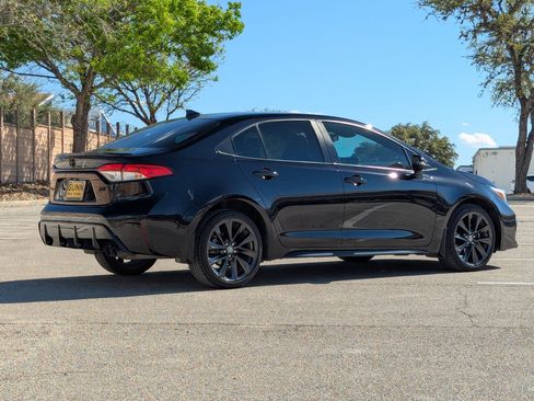 Used 2023 Toyota Corolla SE image 3