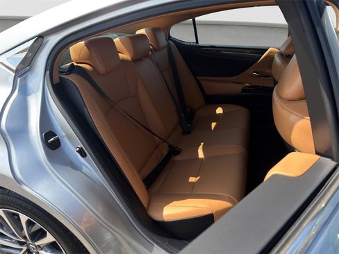 Used 2024 Lexus ES 350 w/ Accessory Package (Z2) image 19