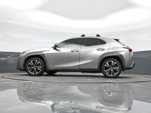 Used 2019 Lexus UX 200 image 37