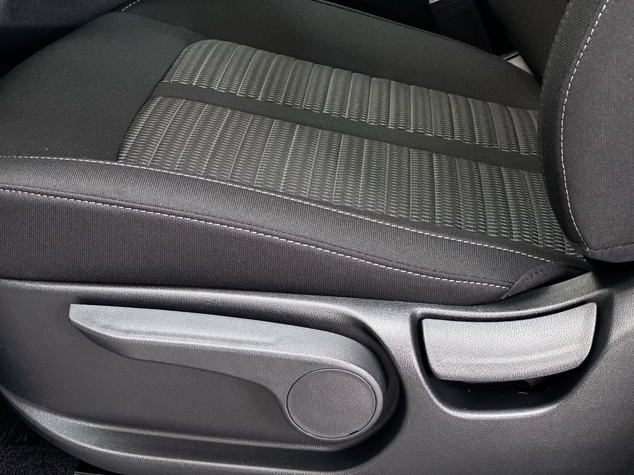 Certified 2026 Kia Sorento LX FWD image 17