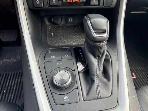 Used 2024 Toyota RAV4 XSE w/ Weather Package AWD/4WD image 18