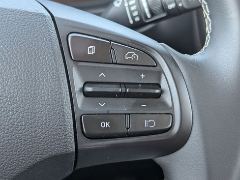 Used 2025 Hyundai Venue Limited FWD image 24