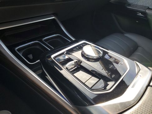 Used 2023 BMW 760i xDrive image 28