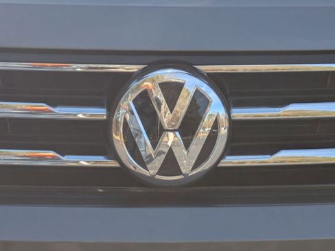 Used 2021 Volkswagen Tiguan SE image 29