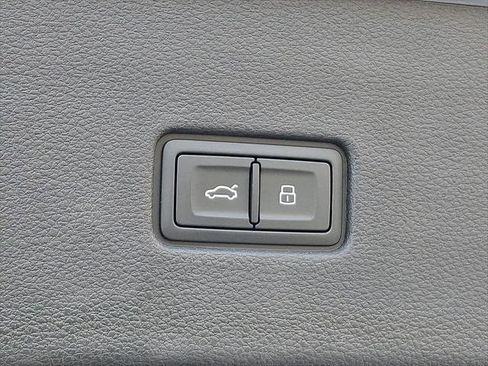 Certified 2023 Audi Q8 Premium image 31