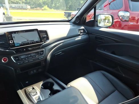 Used 2025 Honda Ridgeline TrailSport image 11