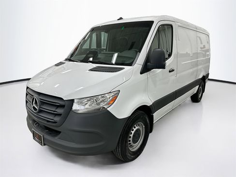 Used 2025 Mercedes-Benz Sprinter 2500 image 3