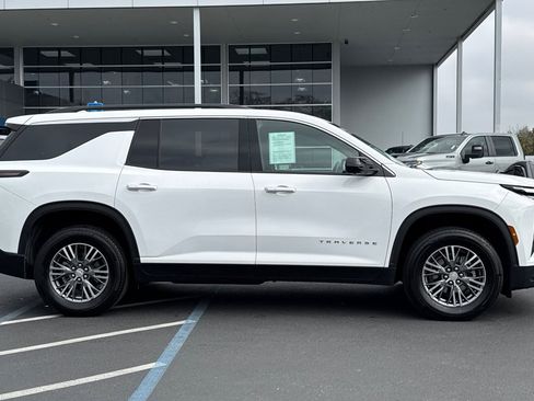 Certified 2024 Chevrolet Traverse LT image 2