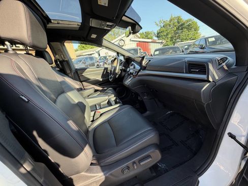 Used 2023 Honda Odyssey Sport image 6