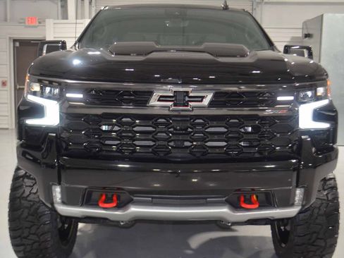 Used 2023 Chevrolet Silverado 1500 ZR2 w/ Technology Package AWD/4WD image 2
