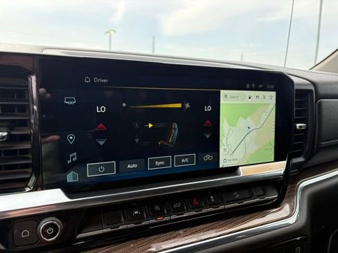 Used 2024 Chevrolet Silverado 1500 LT w/ Z71 Off-Road Package image 19