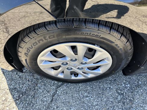 Used 2017 Hyundai Elantra SE w/ Cargo Package image 9