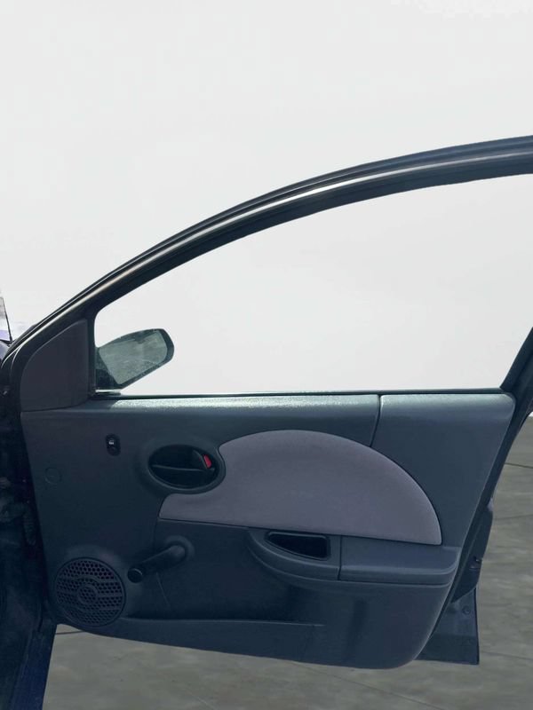 Used 2005 Saturn ION Level 2 FWD image 9