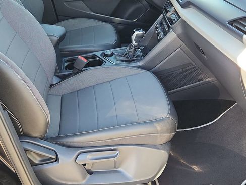 Used 2023 Volkswagen Taos SE image 12