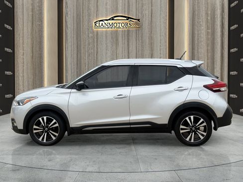 Used 2020 Nissan Kicks SR w/ SR Premium Package FWD image 4