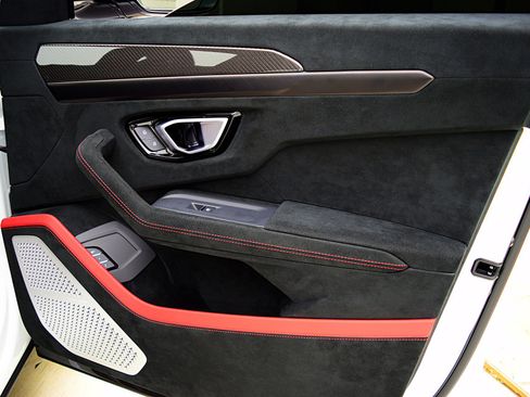 Used 2024 Lamborghini Urus Performante image 44