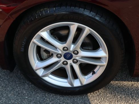 Used 2018 Ford Fusion SE w/ Fusion SE Technology Package FWD image 32