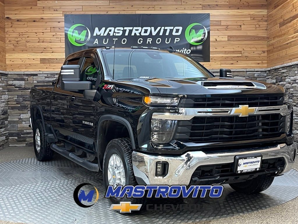 Used 2024 Chevrolet Silverado 3500 LT w/ Convenience Package AWD/4WD image 1