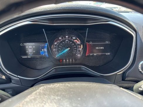 Used 2017 Ford Fusion SE w/ Fusion SE Technology Package image 23