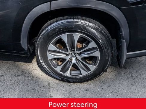 Used 2023 Toyota Highlander XLE AWD/4WD image 16